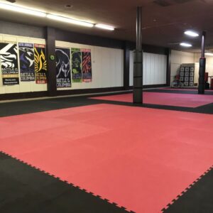 tatami-puzzelmat-vechtsportlocatie-roodzwart-bosrubber